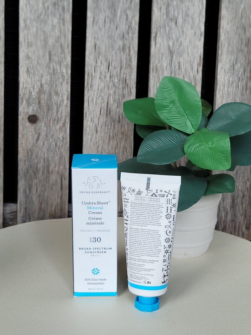 Drunk Elephant Umbra Sheer Mineral Cream SPF 30 - White/Blue
